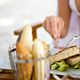 Control + asesoramiento nutricional +                
auriculoterapia