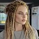 Artificial dreadlocks installation on straight hair/Anbringen von Dreadlock-Extensions bei glattem Haar