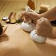 Kruidenstempel massage